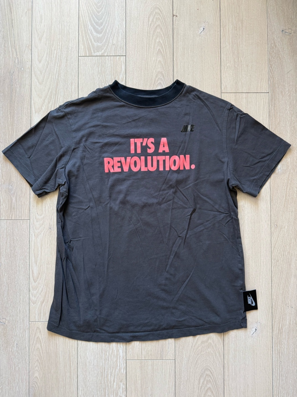 Nike Organic Cotton Men's  'It's A Revolution' T-Shirt Dark Gray Size Small